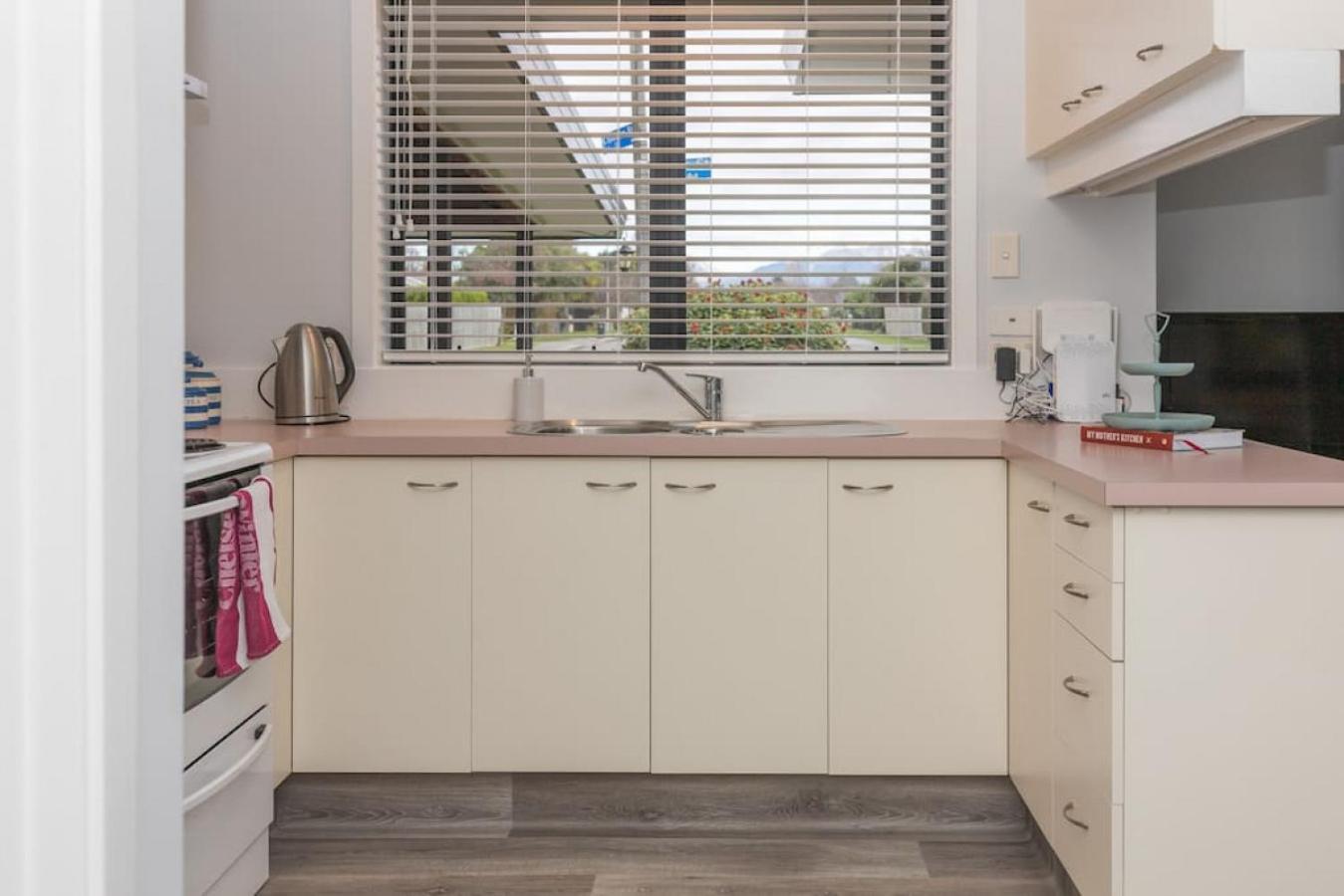 Cute As A Button. Cosy In Holiday home